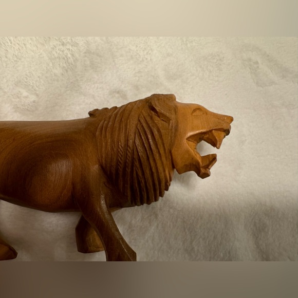 Majestic Hand Carved Wooden Lion Sculpture 7” - Picture 5 of 11